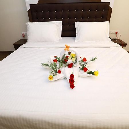 Cs Empire Hotel Lakshmanpur Eksteriør billede