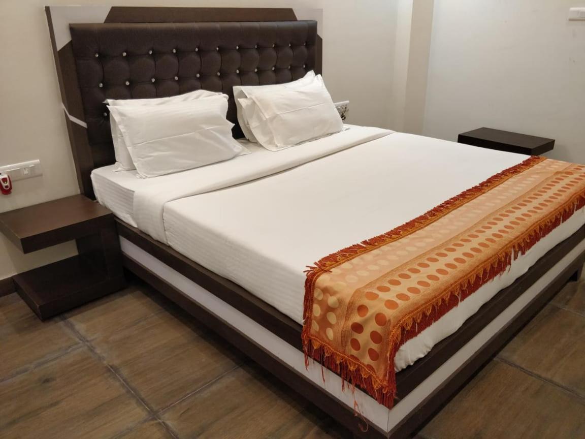 Cs Empire Hotel Lakshmanpur Eksteriør billede